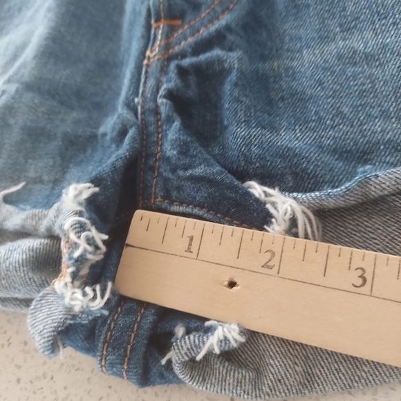 Levi’s Womens 501 Size 30 Cut Off Denim Jean Shorts Button Fly Cotton Distressed - Picture 12 of 12